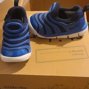 Childrens Nike Frestylee 5  (size 7)